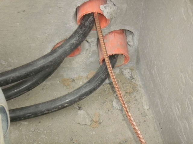 Entrada de cable a registro para alimentación de Transformador